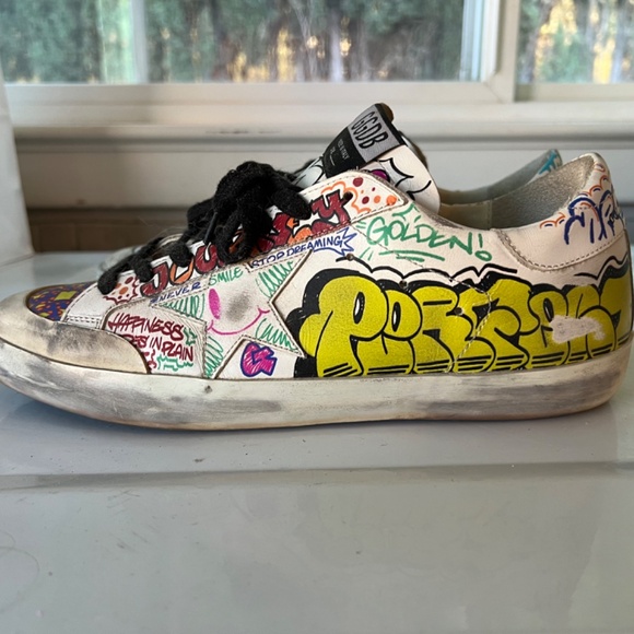 GOLDEN GOOSE Authentic Graffiti-Print Low-Top Sneakers  - In excellent condition - Picture 2 of 9